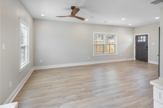 Building Photo - 5036 Mallow St