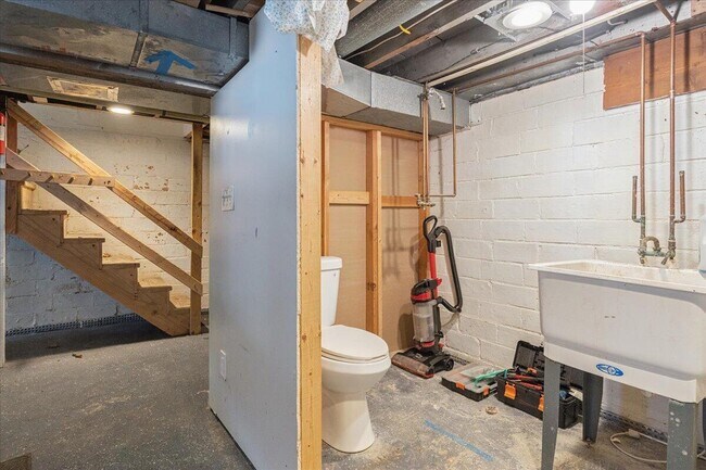 Building Photo - 751 Holmes Rd