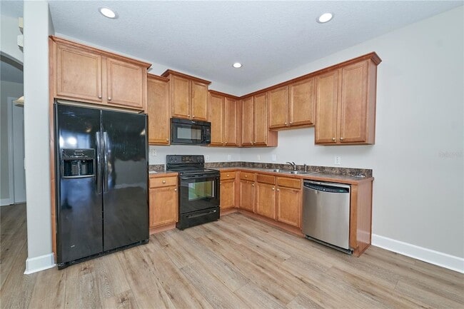 Building Photo - 23903 Sardinia Dr