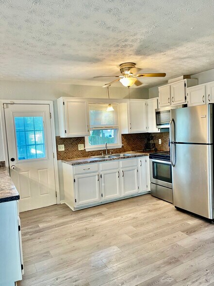 Building Photo - 1006 New St