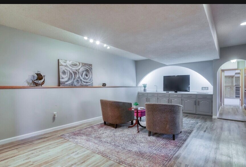 Building Photo - 9240 Chesshire Ln N