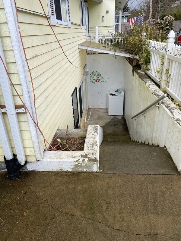 Building Photo - 313 NE 185th St