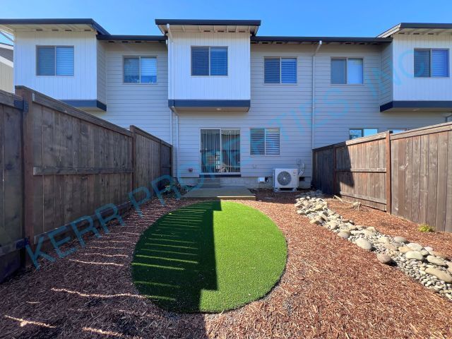 Building Photo - FREE RENT! Modern townhome living 3-Bed Retreat with 2.5 Baths in Serene Happy Valley!