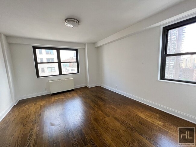 Building Photo - 400 E 89th St