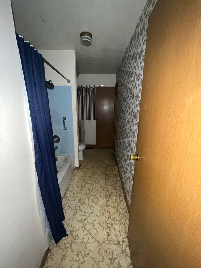 Building Photo - 1123 St Benedict Dr