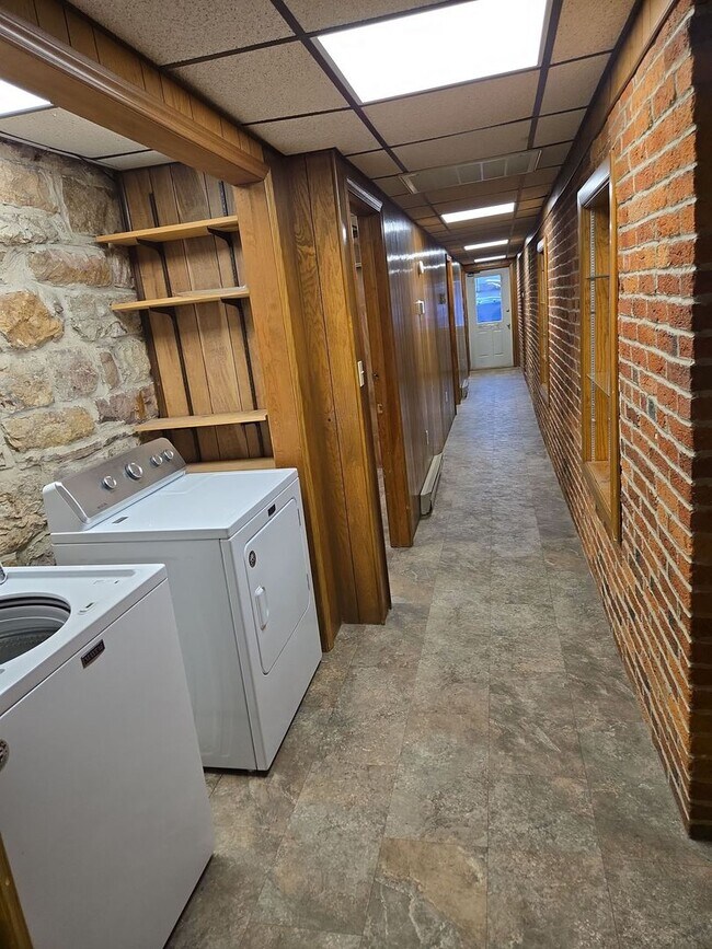 Building Photo - 203 Lincoln Way E