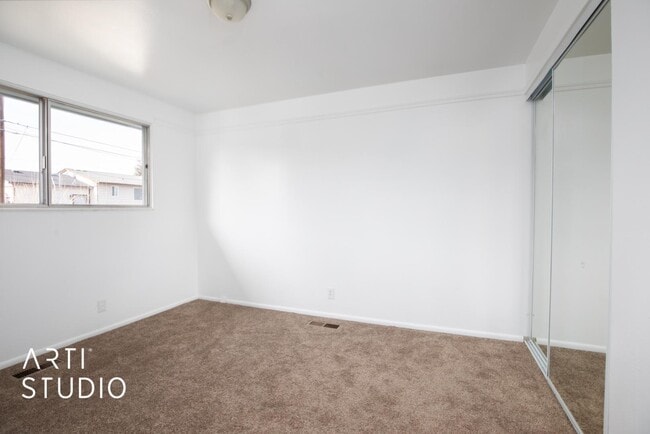 Building Photo - 457 N 750 E