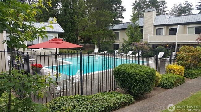 Building Photo - 3 bed/2 bath Condo in Bellevue!