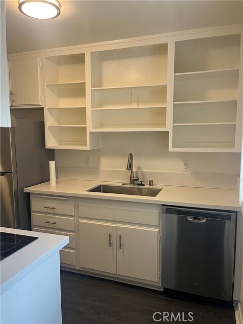 Building Photo - 5625 N Sumner Wy