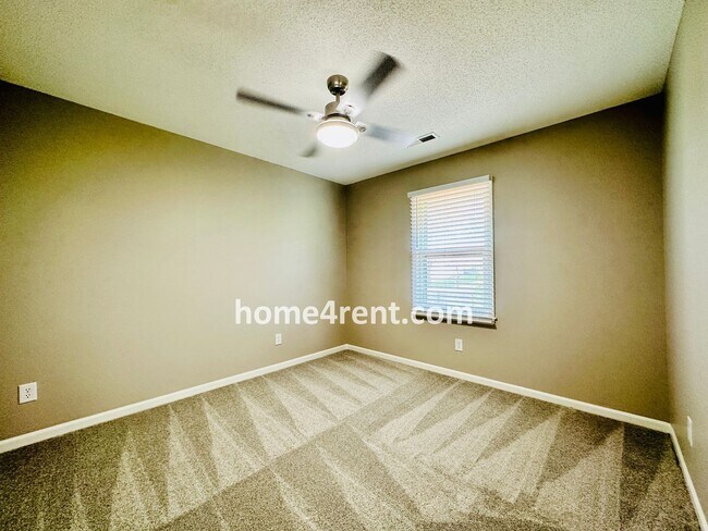Building Photo - Wonderful Belton Home w/ Wood Floors, Finished Basement and Fenced Yard!