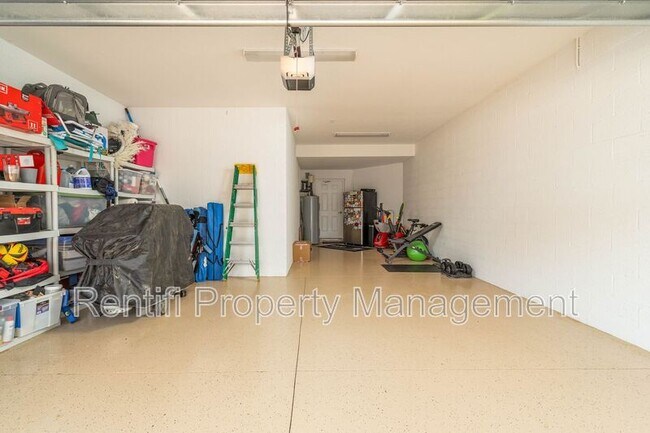 Building Photo - 12035 Hawthorn Lake Dr