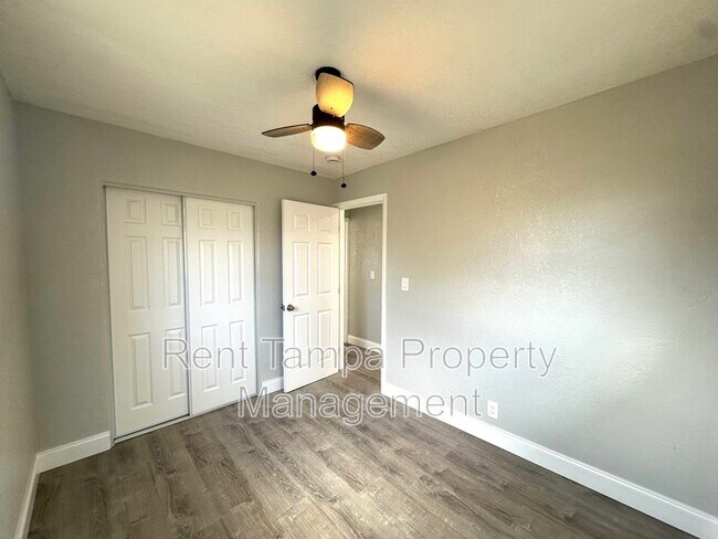 Building Photo - 1036 1/2 19th Street South - Upper