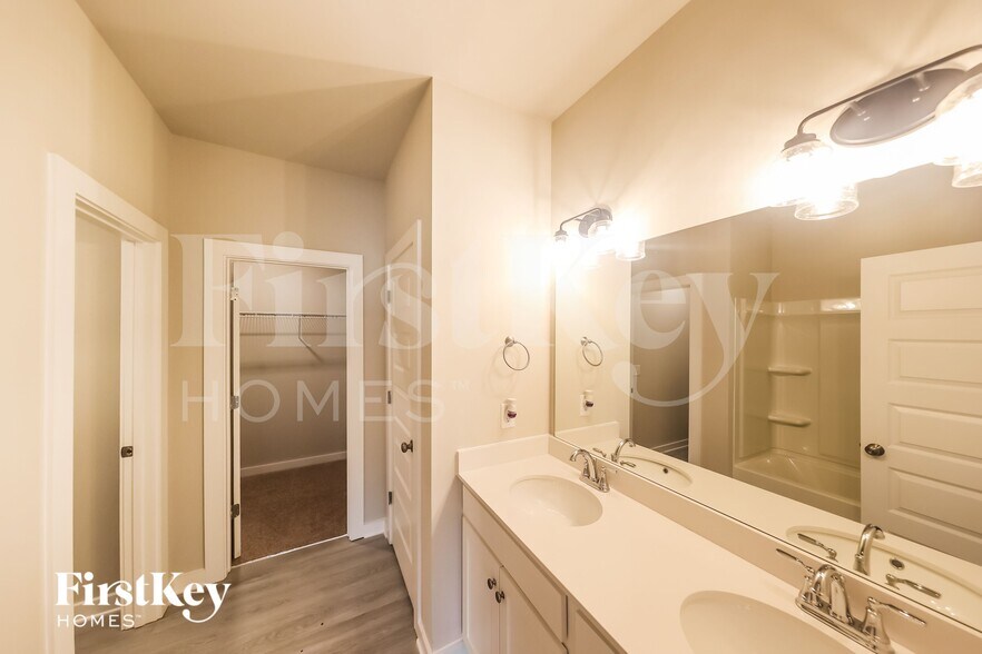 Building Photo - 171 County Rd 1700