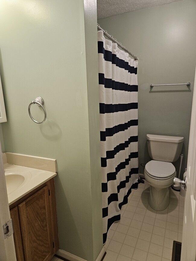 Building Photo - 584 Cromwell Ct