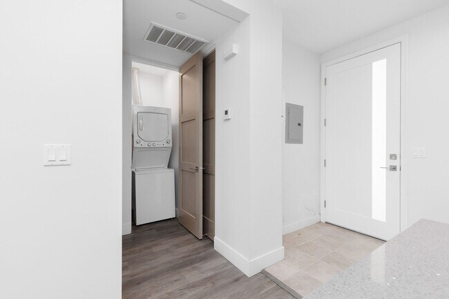 Building Photo - 4440 W 153rd St