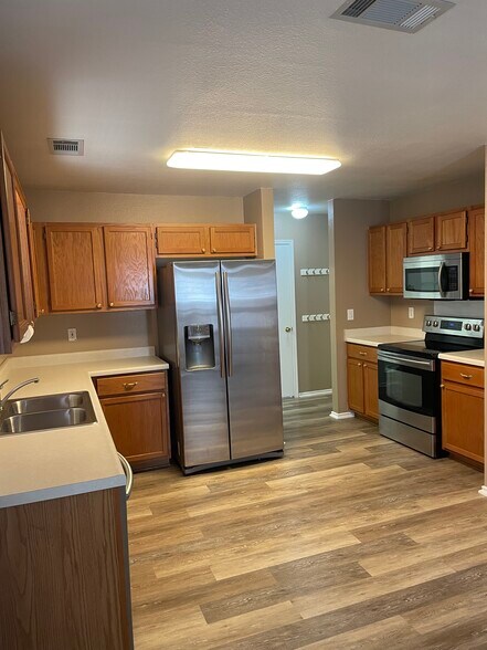 Building Photo - 10324 Bobcat Blf