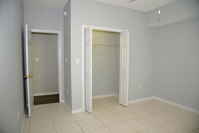 Building Photo - Second floor condo