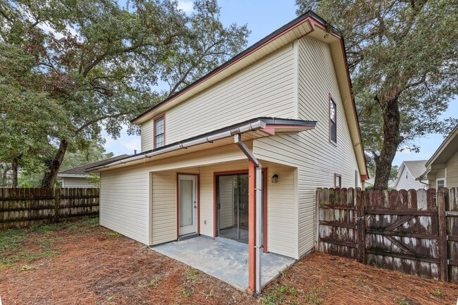 Building Photo - 236 Parkwood Cir