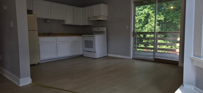 Building Photo - 306 Sigourney St