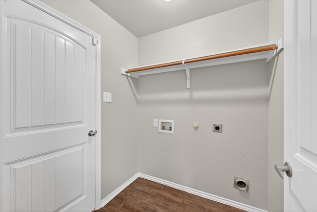 Building Photo - 3304 Glenmore Dr