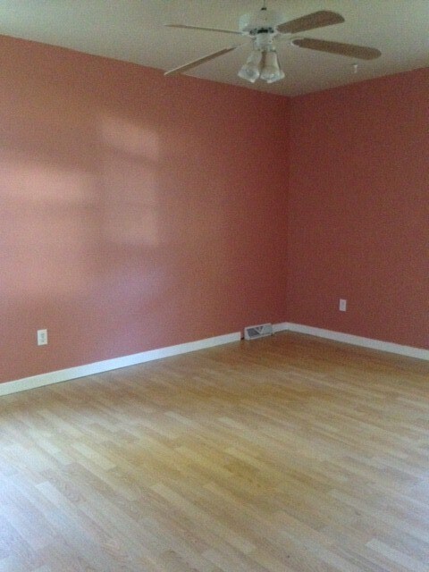 Building Photo - 5 BR / 2.5 BA Split Level in Early Settlers Landing Neighborhood!