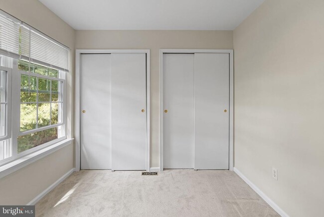 Building Photo - 424 Revere Dr