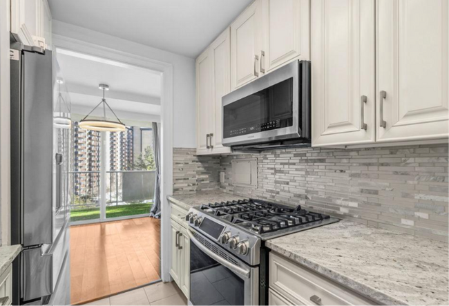Building Photo - Modern 2BR/2.5BA Two-Level Condo in The Fountains