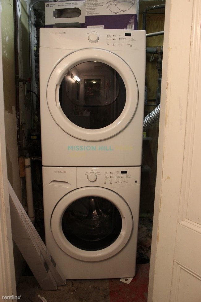 Building Photo - 8 Worthington St