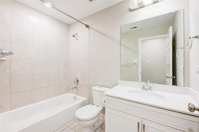 Building Photo - 14017 Northline Lake Dr