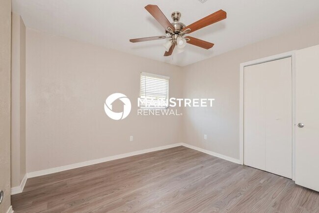 Building Photo - 3 Bedroom Pet-Friendly Home in Sarasota, FL with Main Street Renewal