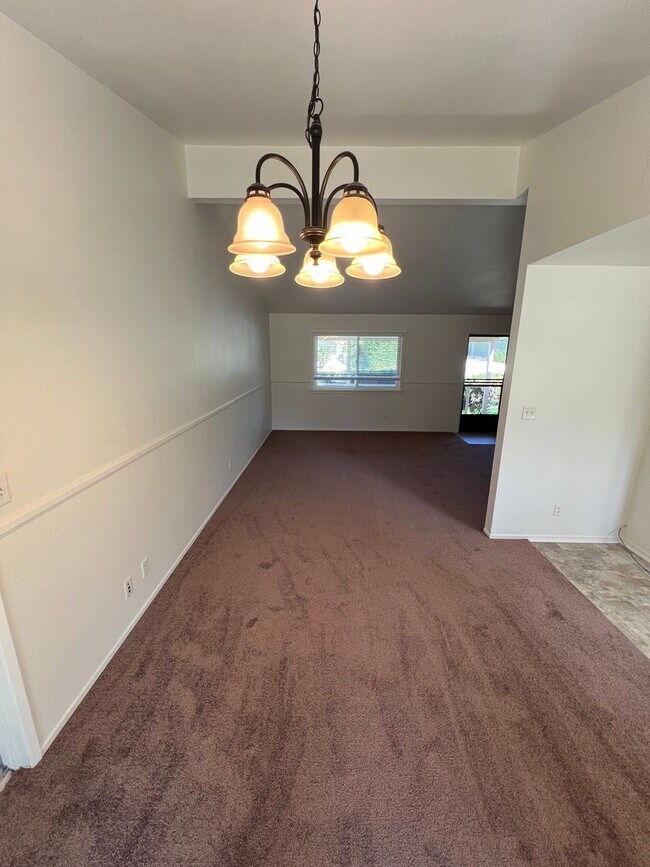 Building Photo - FOR RENT 3+1 IN SIMI VALLEY
