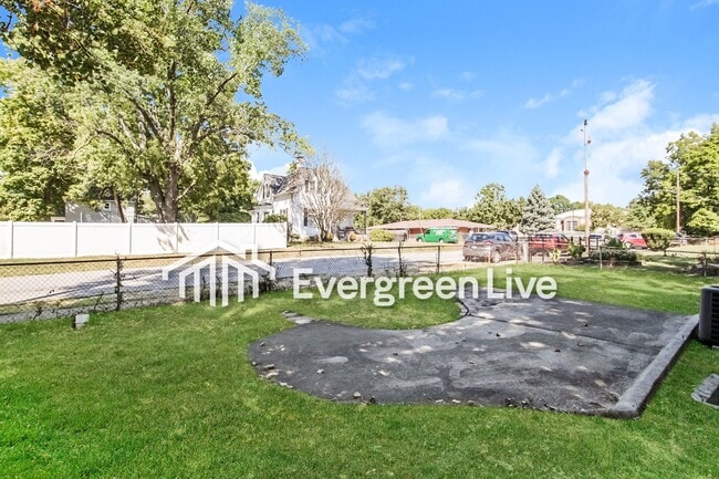 Building Photo - 5704 Chandler St