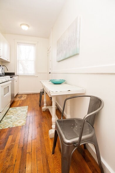 Building Photo - 191 Kent St