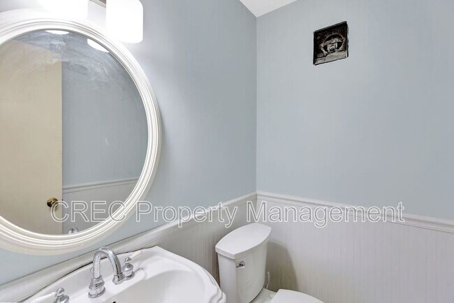 Building Photo - 321 Shaftesbury Ln