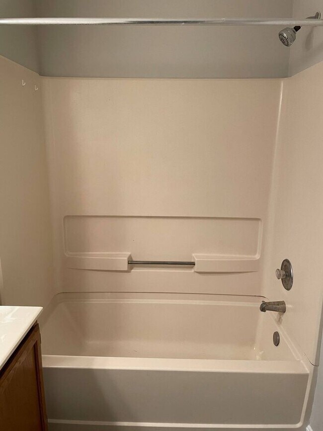 2nd Floor Tub Shower - 145 Laurel Ct