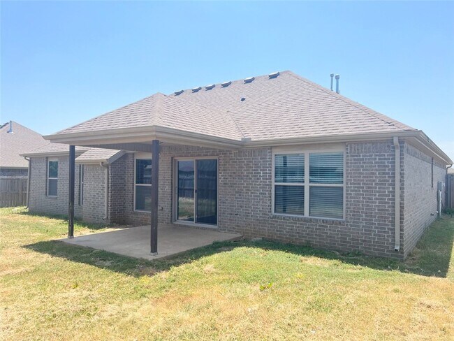Building Photo - 211 Genoa Way