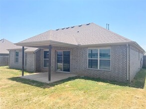Building Photo - 211 Genoa Way