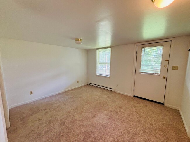 Building Photo - 435 Wakeman Ct NE