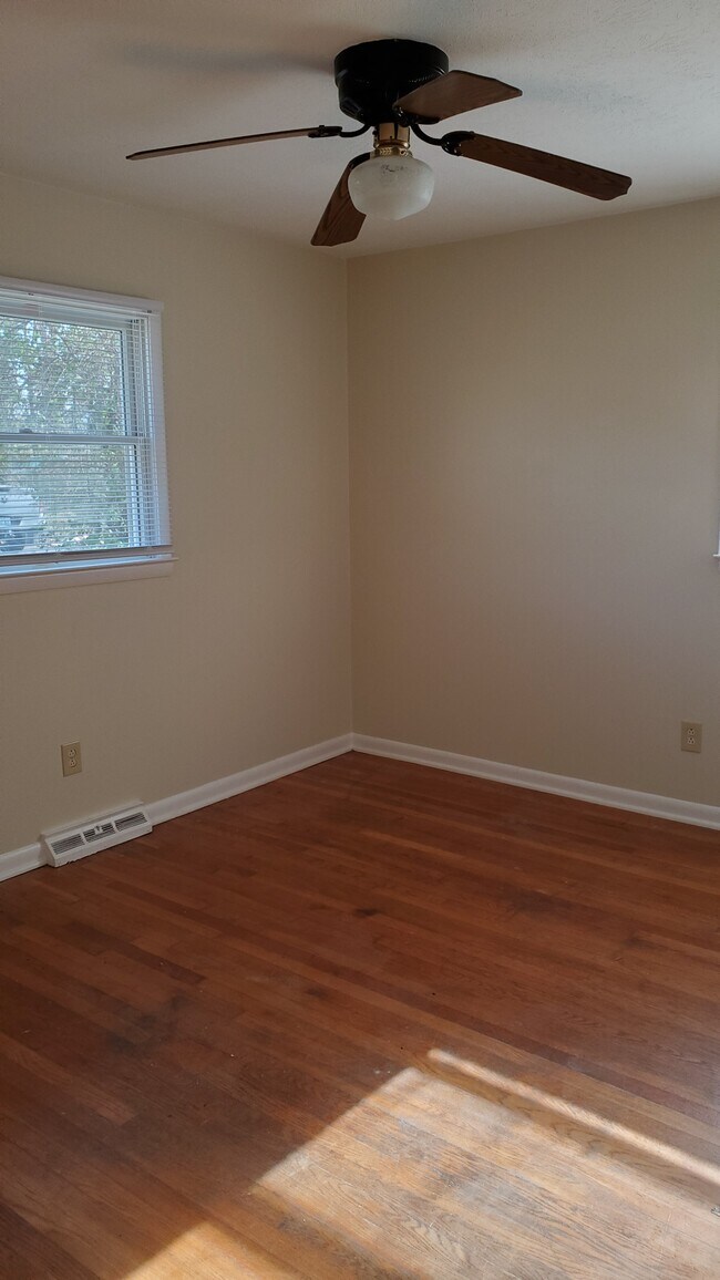 Master Bedroom - 752 Terrace View Dr