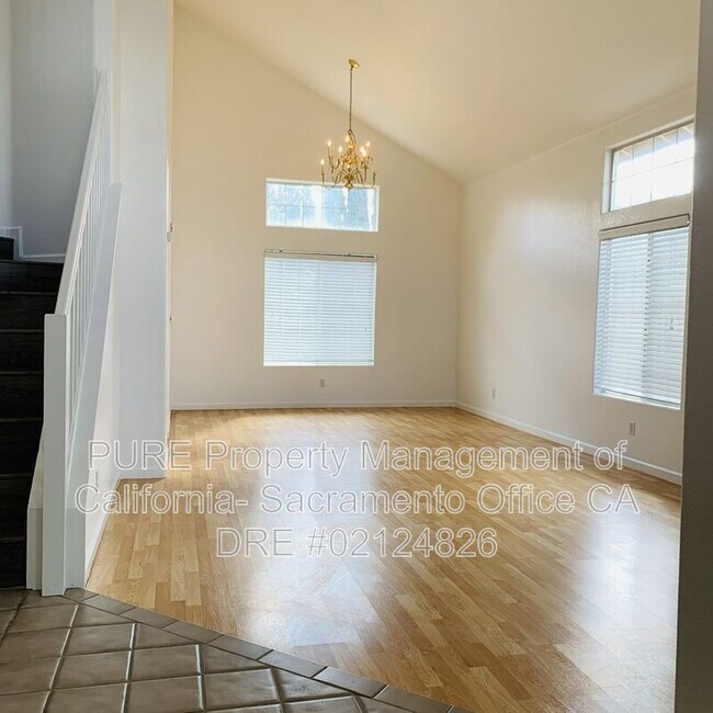 Building Photo - 5004 Hidden Meadow Way