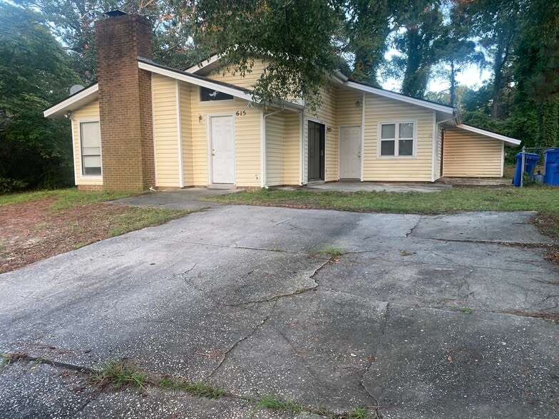 Primary Photo - 615 Emerald Dr