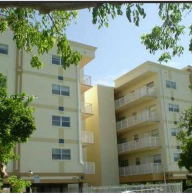 Building Photo - 2008 Jackson St