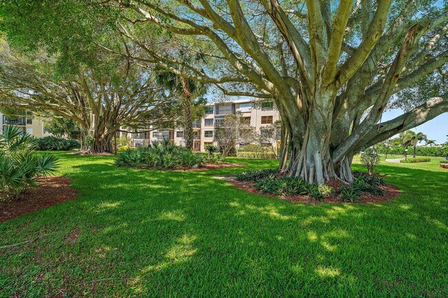 Building Photo - 300 N Hwy A1A