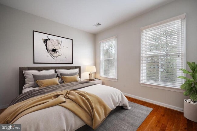 Building Photo - 420 Cook St