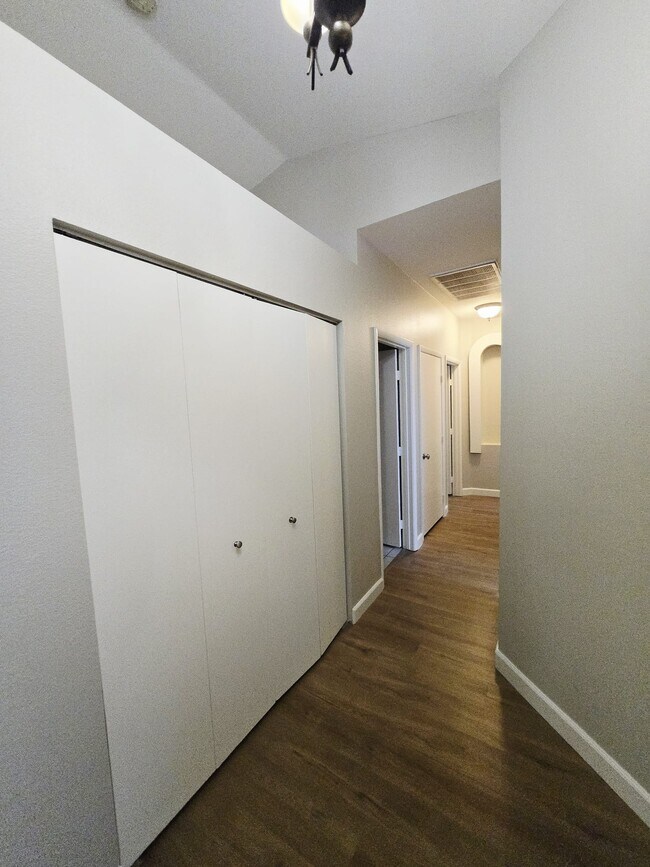 Building Photo - 925 Chaps Cir