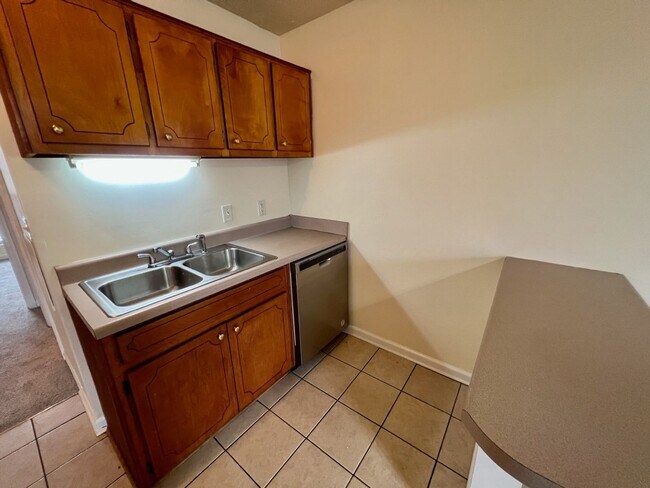 Building Photo - 1BR 1BA Ground Level Apt., Free Water! - *No pets*