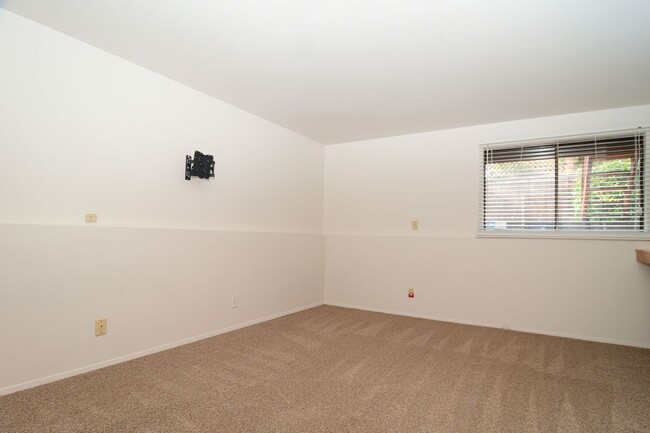 Building Photo - Prime Ballard Location 3 BR/2BA Home - Ava...