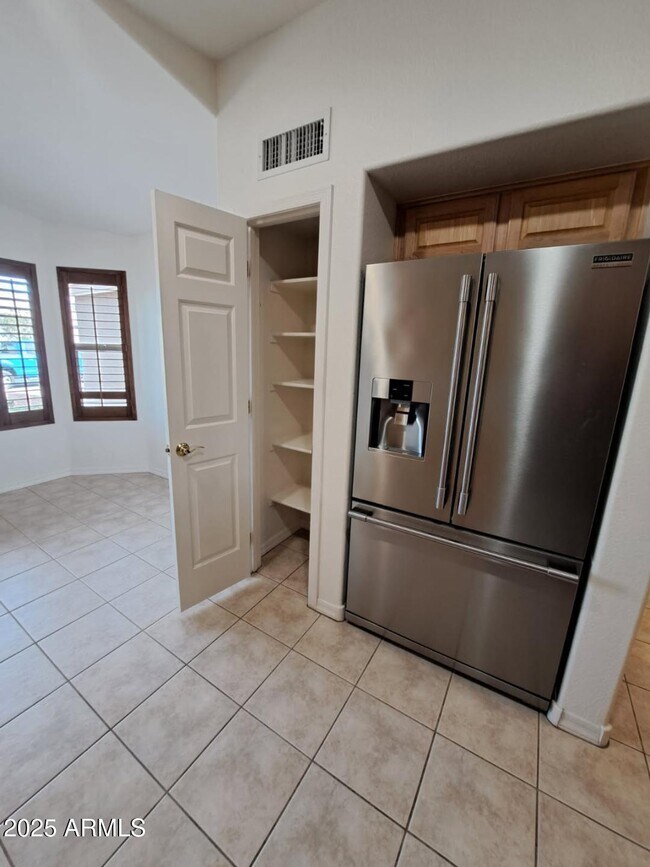 Building Photo - 3707 E Rolling Green Way