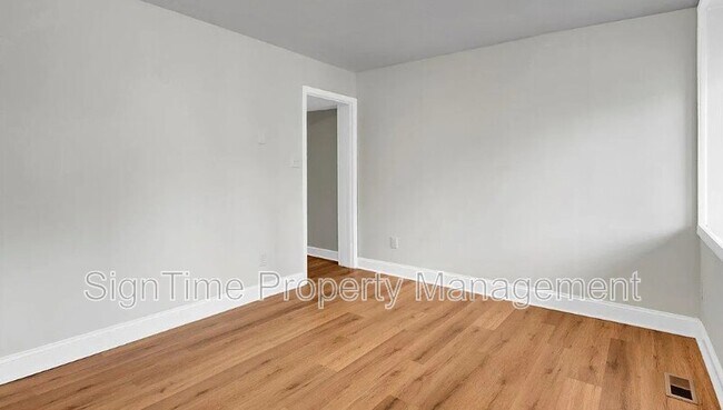 Building Photo - 12 S Main St