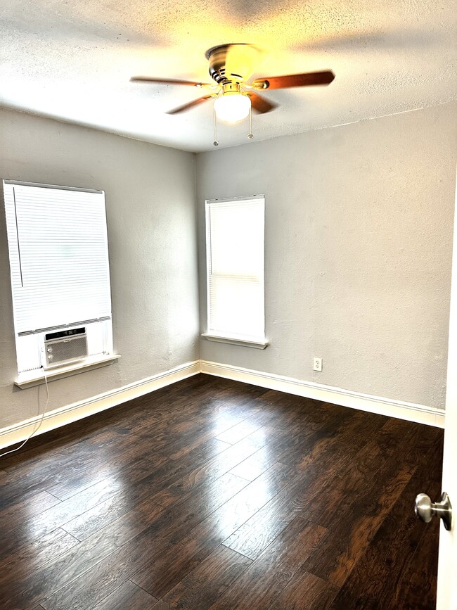 Building Photo - 1705 Whiting Dr